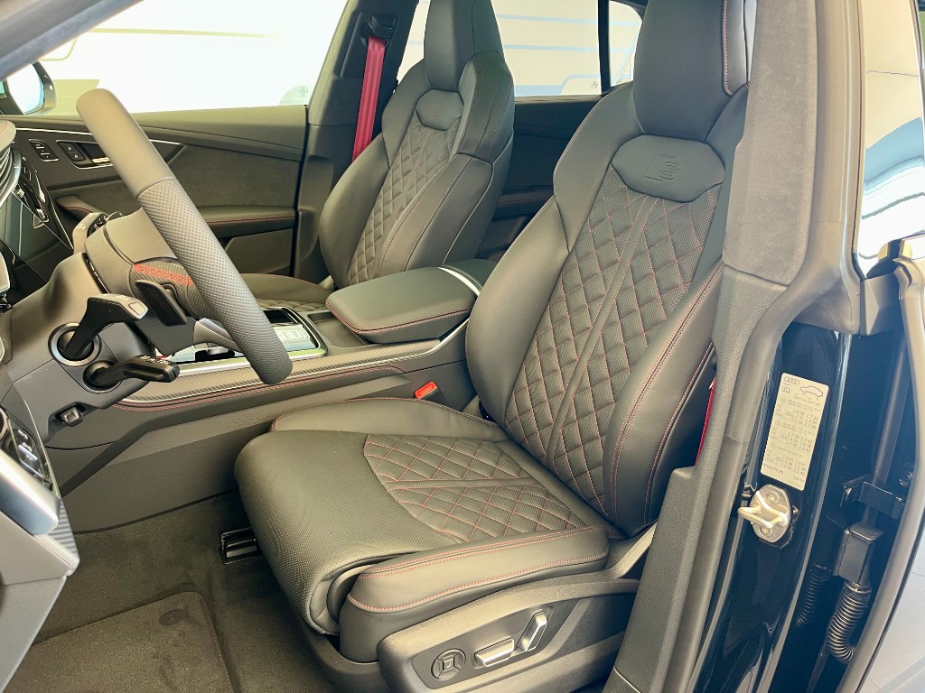 AUDI SQ8 TFSI | FACELIFT | SKLADEM | NOVÉ ČESKÉ AUTO | V8 BITURBO 507 koní | sportovně luxusní benzínové SUV | černá Mythos | černá kůže | maximální výbava | super cena |  nákup online | auto eshop | AUTOiBUY.com